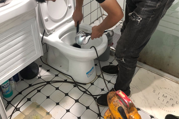 宿城马桶堵塞自己疏通还是找师傅?专业上门服务让你省时更省心